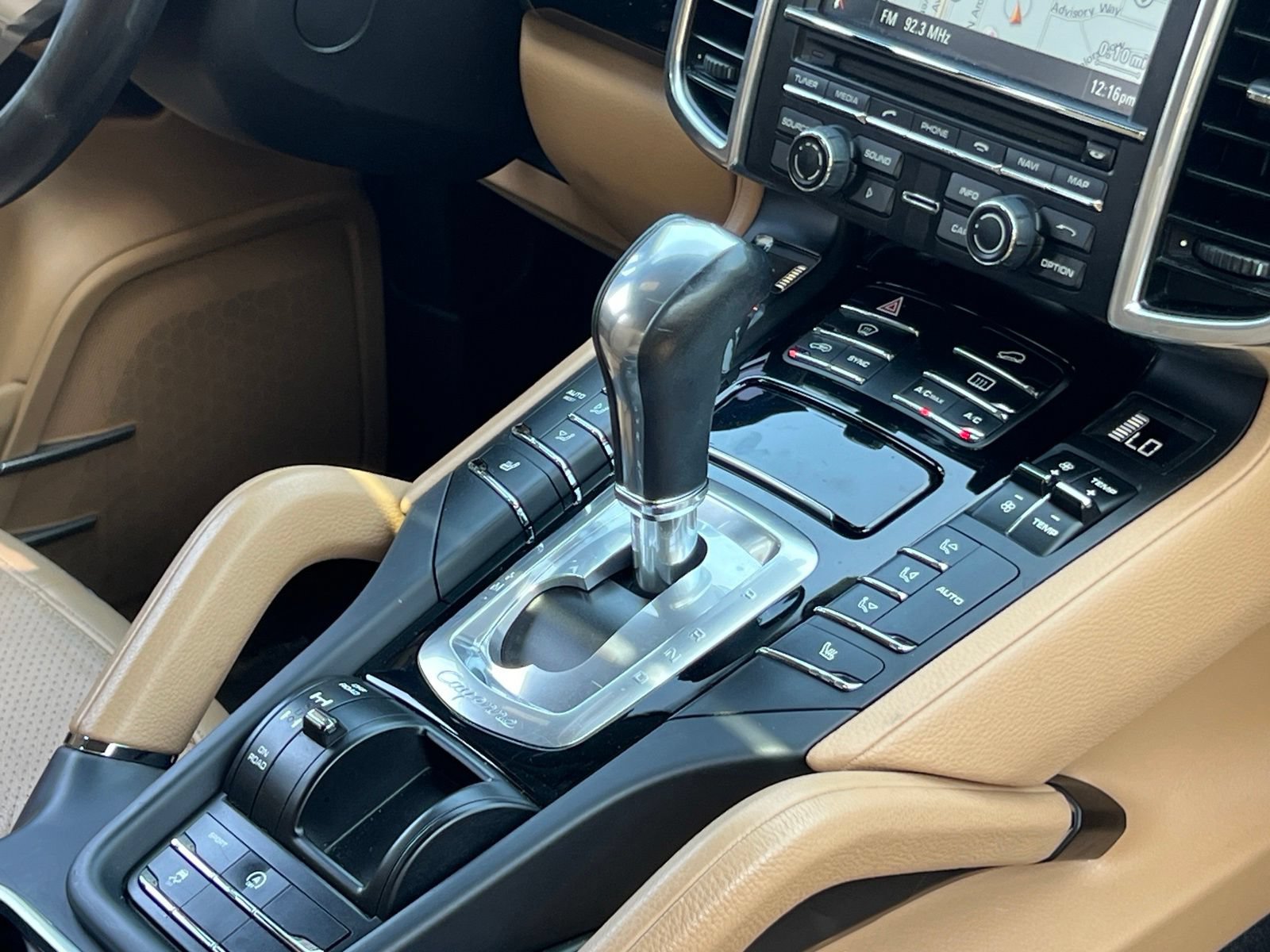 Used 2016 Porsche Cayenne AWD/4WD image 40