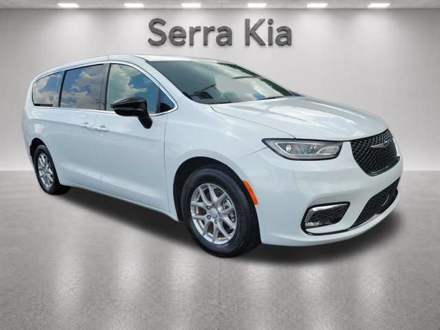 Used 2026 Chrysler Pacifica Select FWD image 32