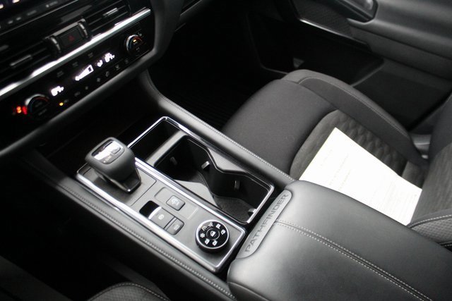 Used 2023 Nissan Pathfinder SV w/ SV Premium Package image 25