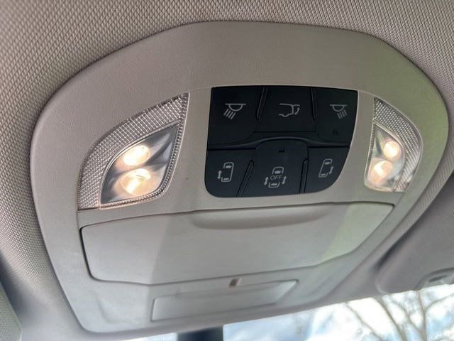 Used 2023 Chrysler Pacifica Touring-L FWD image 26