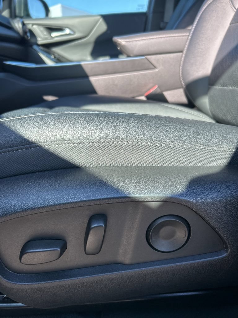 Used 2025 Chevrolet Equinox LT w/ Convenience Package II FWD image 31