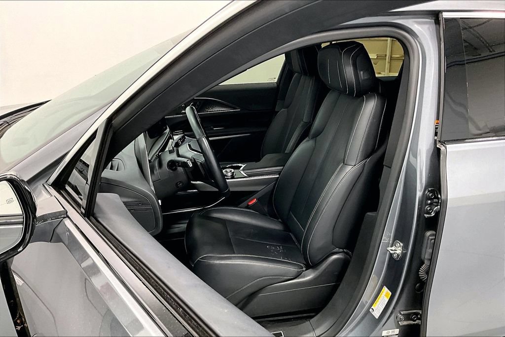 Used 2023 Cadillac Lyriq 2WD image 30