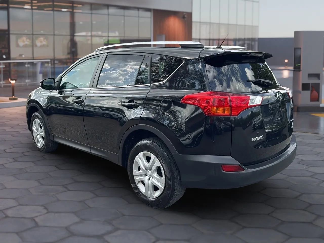 Used 2015 Toyota RAV4 LE image 7