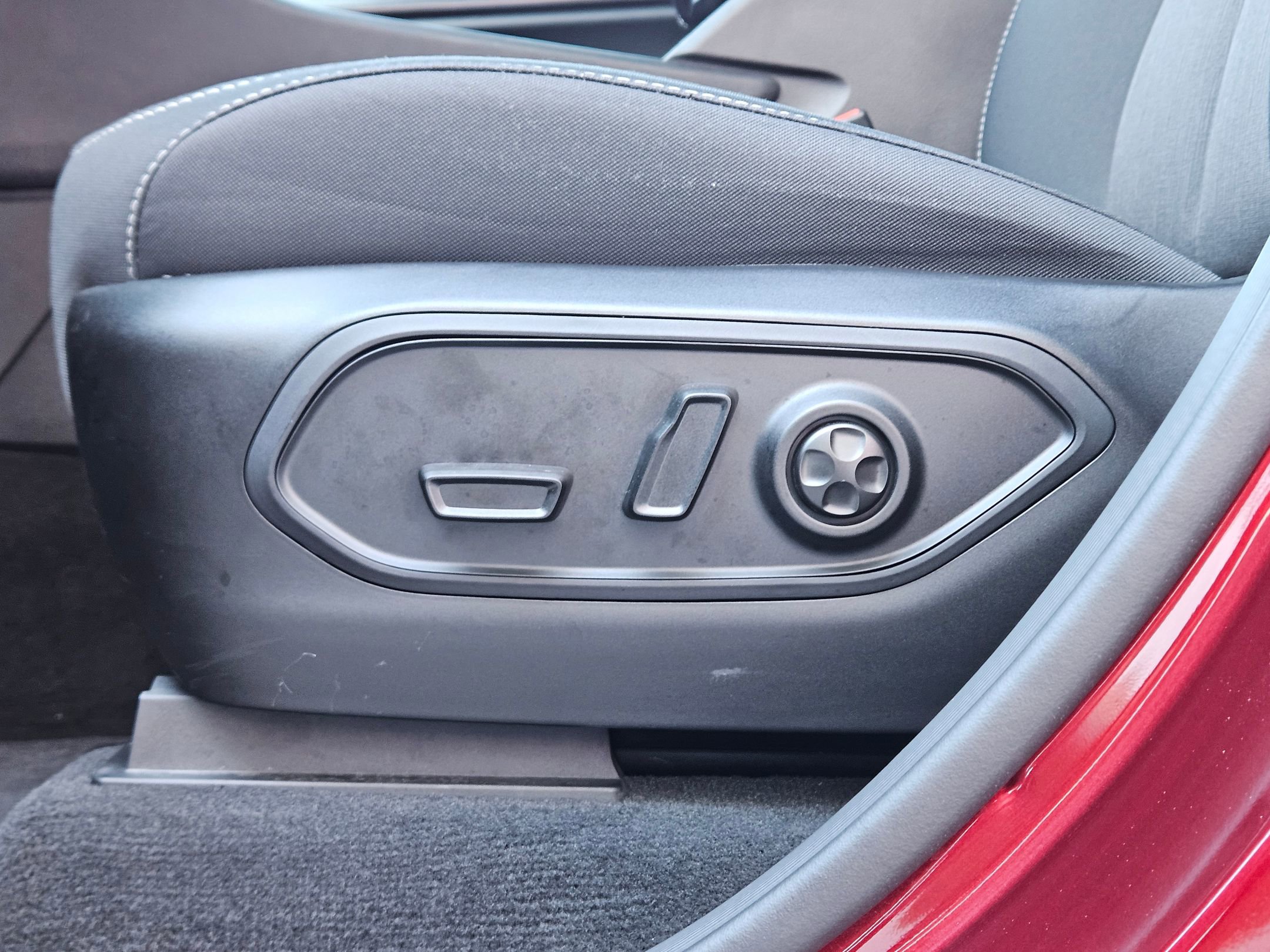 Used 2025 Jeep Grand Cherokee Laredo X w/ Luxury Tech Group I image 21