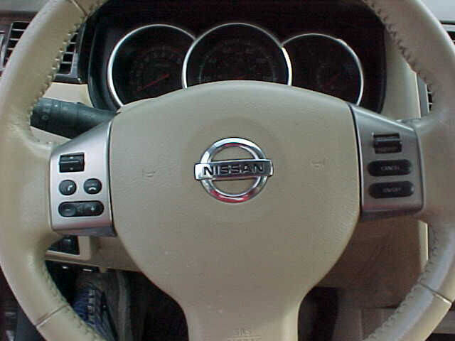 Used 2011 Nissan Versa SL w/ Premium Pkg image 21