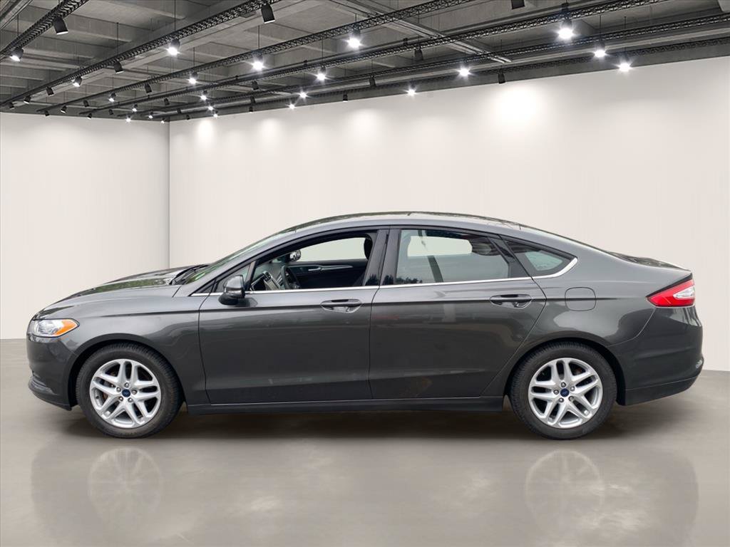 Used 2016 Ford Fusion SE FWD image 4