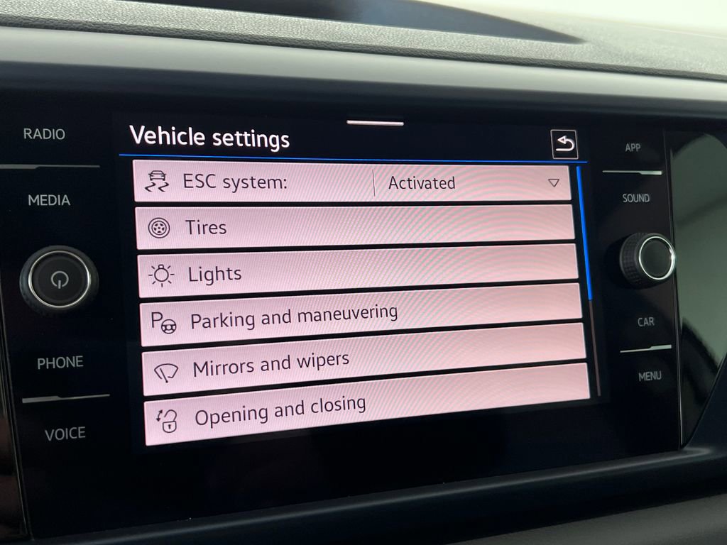 Used 2022 Volkswagen Taos SE image 34