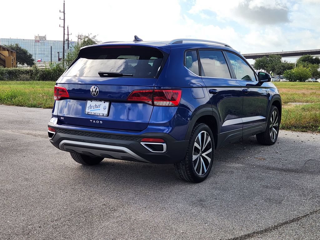 Used 2022 Volkswagen Taos SE FWD image 3