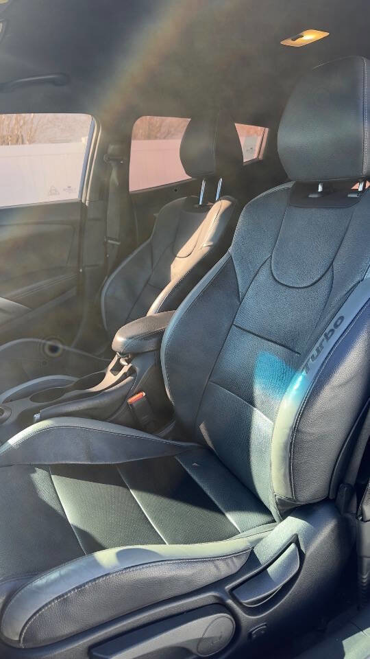 Used 2017 Hyundai Veloster Turbo image 12