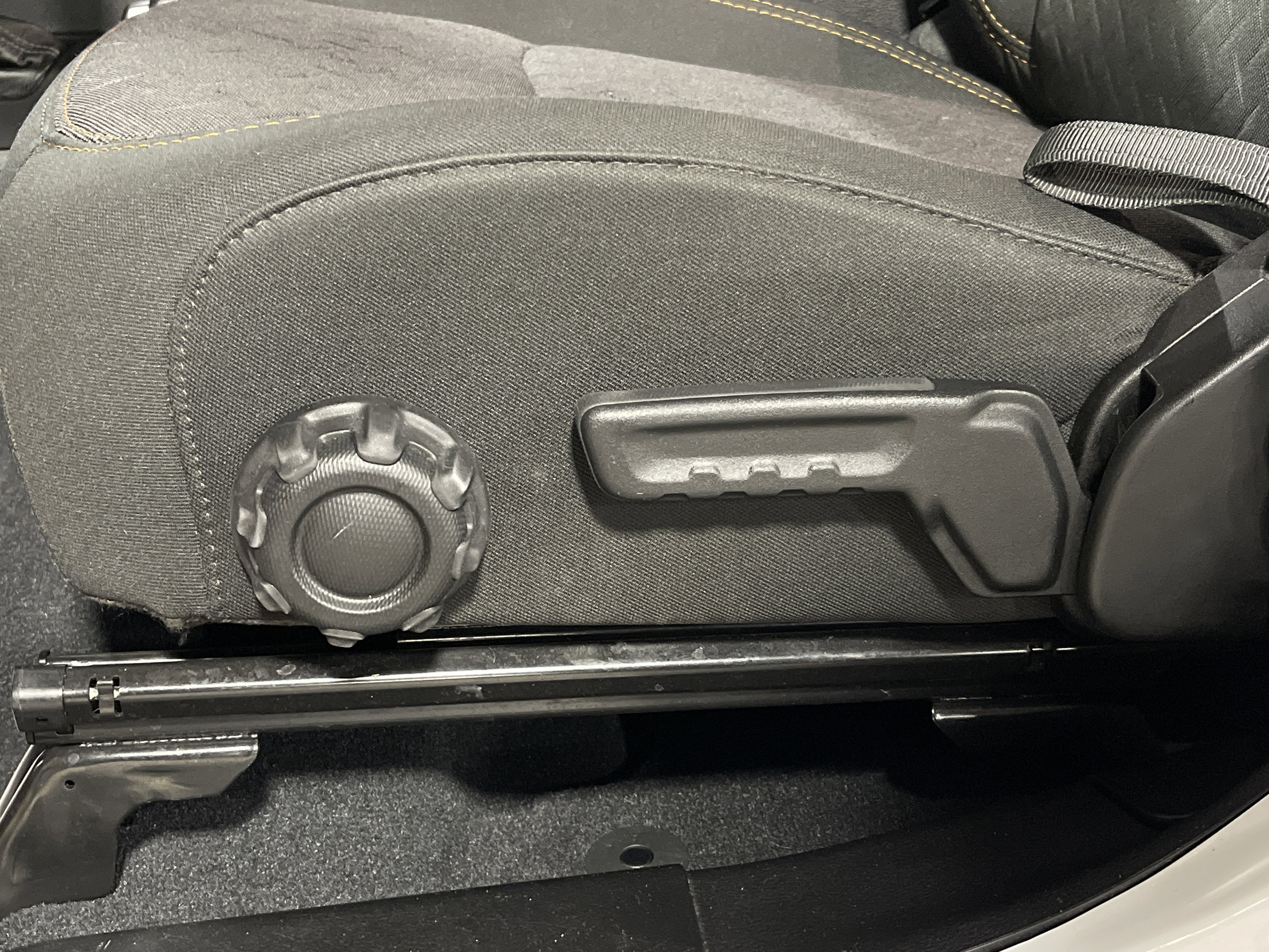 Used 2024 Jeep Gladiator Mojave w/ Convenience Group image 12