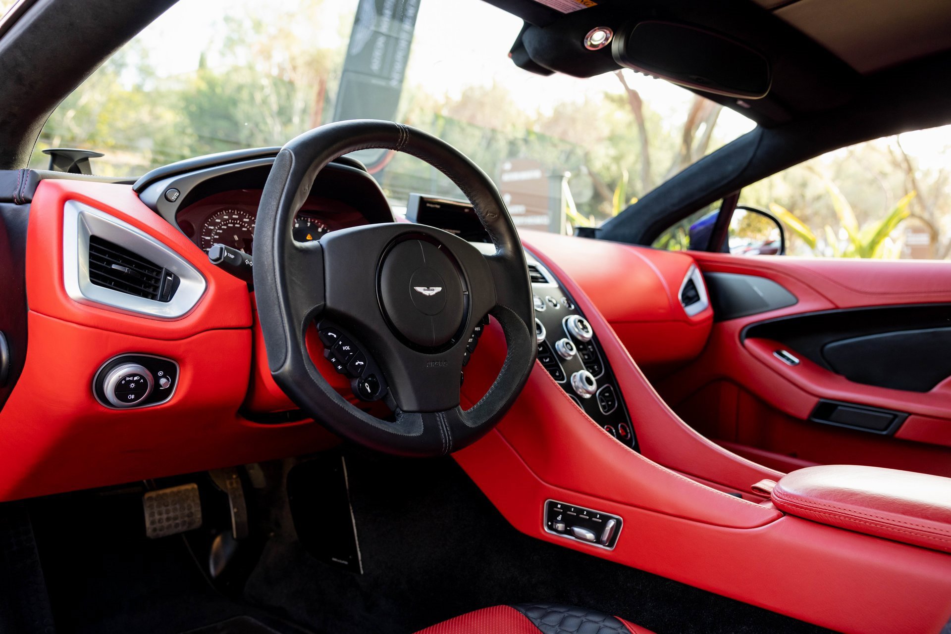 Used 2014 Aston Martin Vanquish Coupe image 20