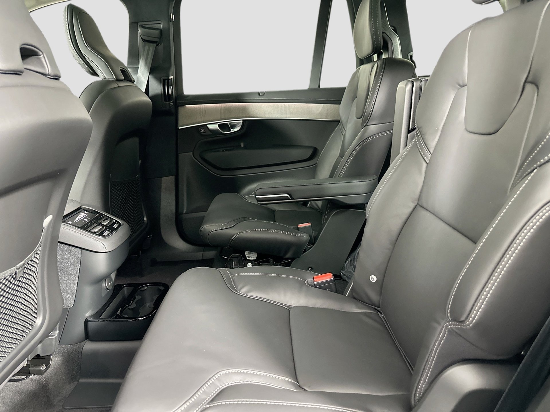 New 2026 Volvo XC90 B6 Ultra w/ Lounge Package AWD/4WD image 25