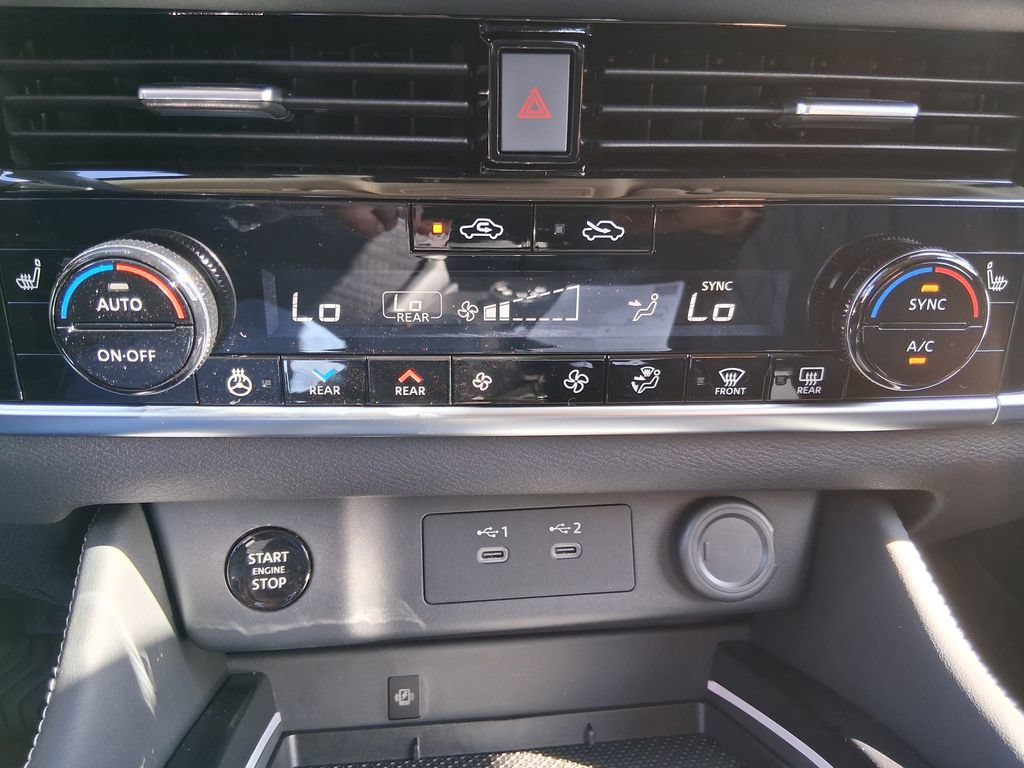 New 2026 Nissan Rogue Platinum AWD/4WD image 16