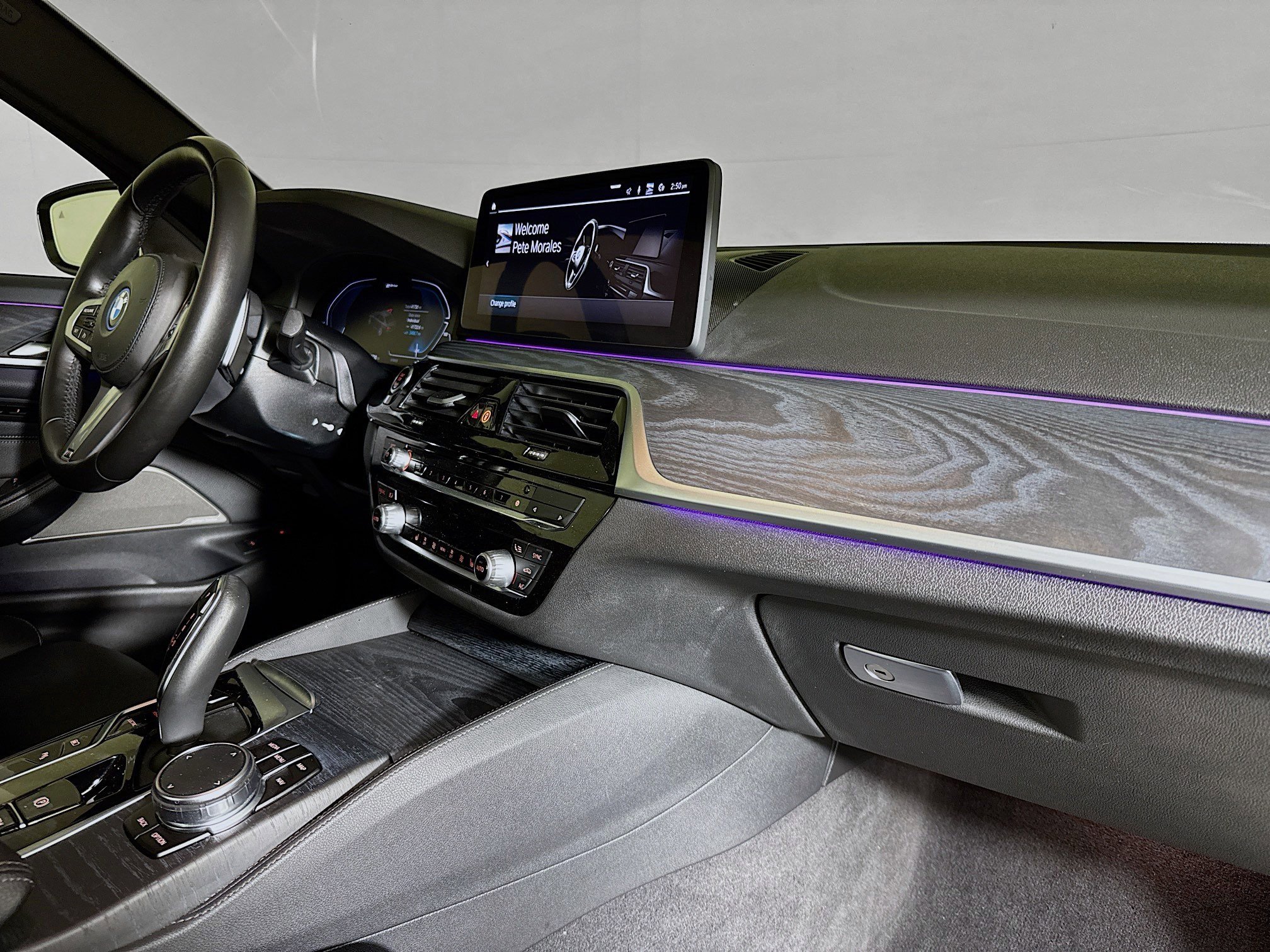 Used 2023 BMW 530e w/ M Sport Package image 29