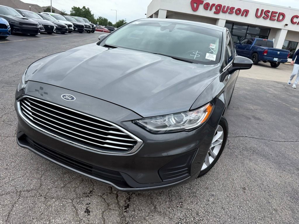 Used 2020 Ford Fusion SE image 3