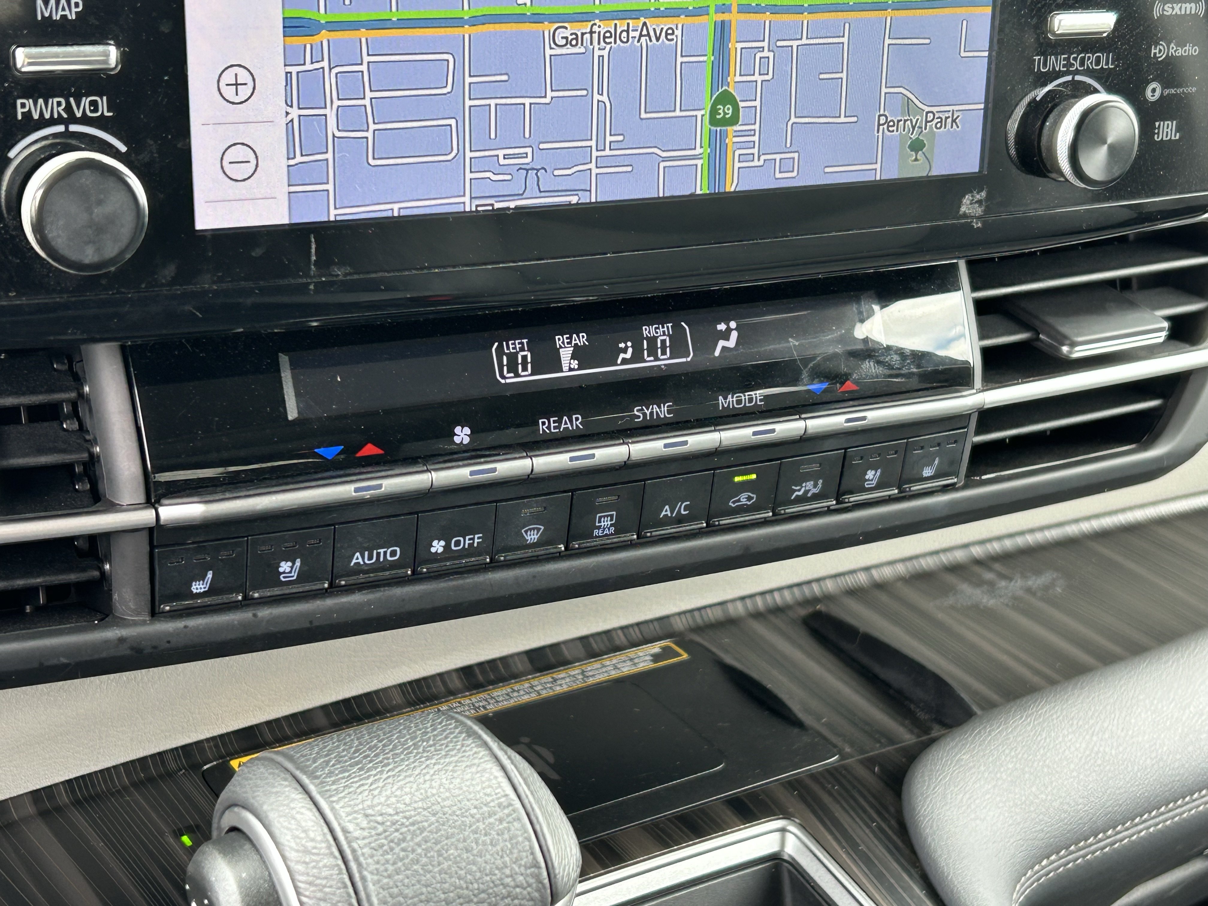 Certified 2024 Toyota Sienna Limited FWD image 22