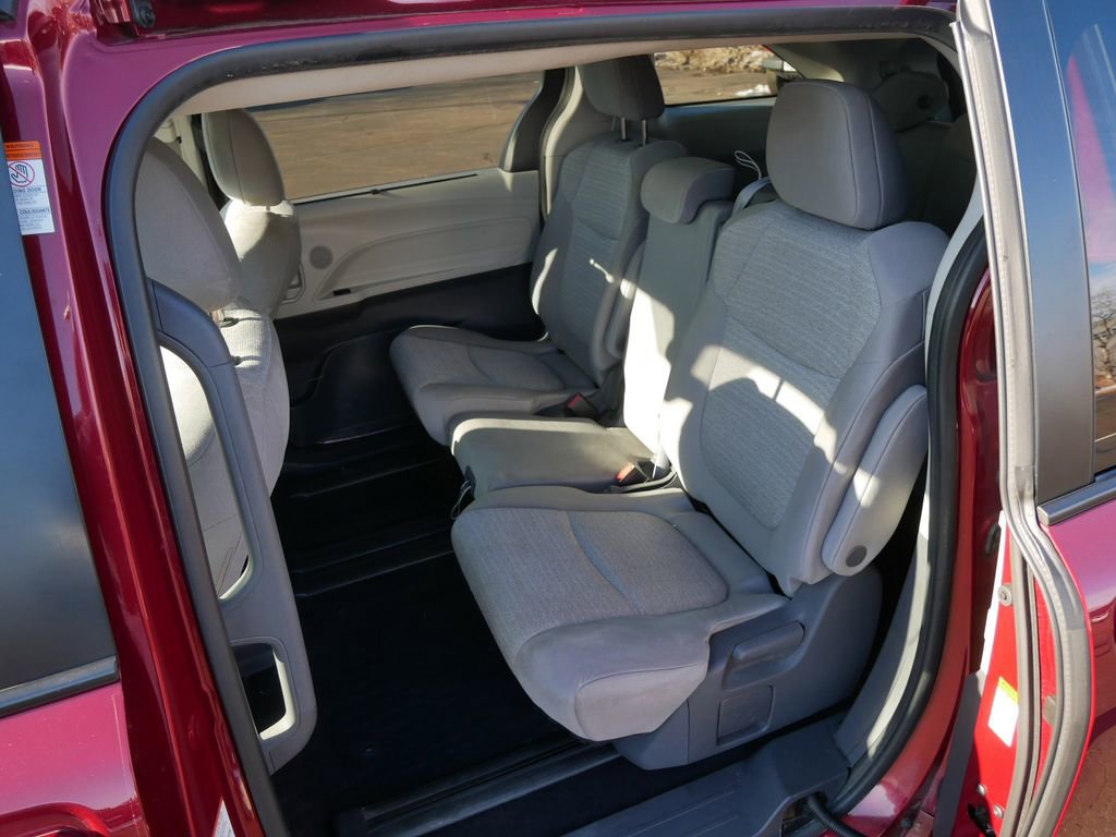 Certified 2021 Toyota Sienna LE image 11