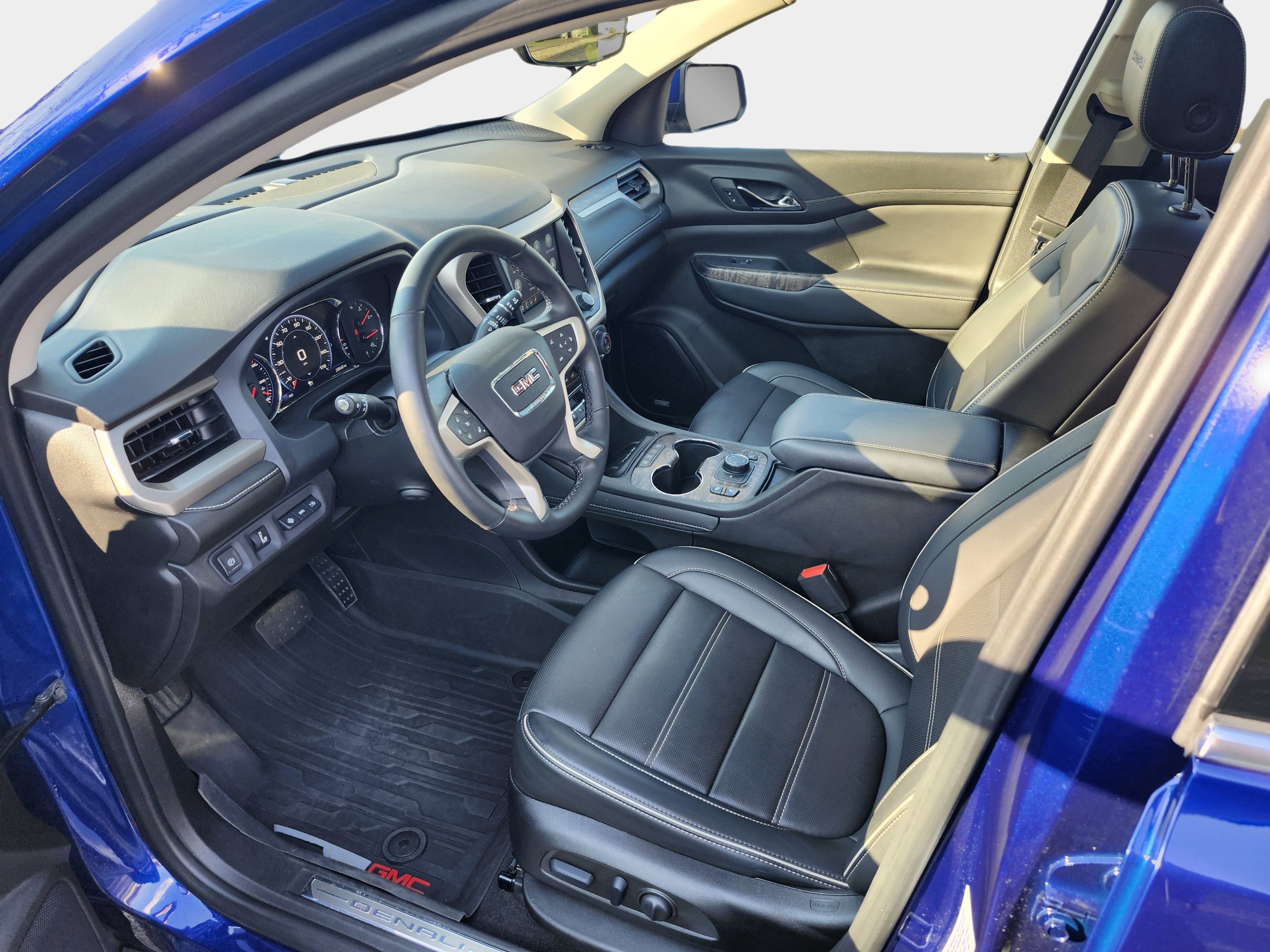 Used 2023 GMC Acadia Denali w/ Denali Ultimate Package image 11