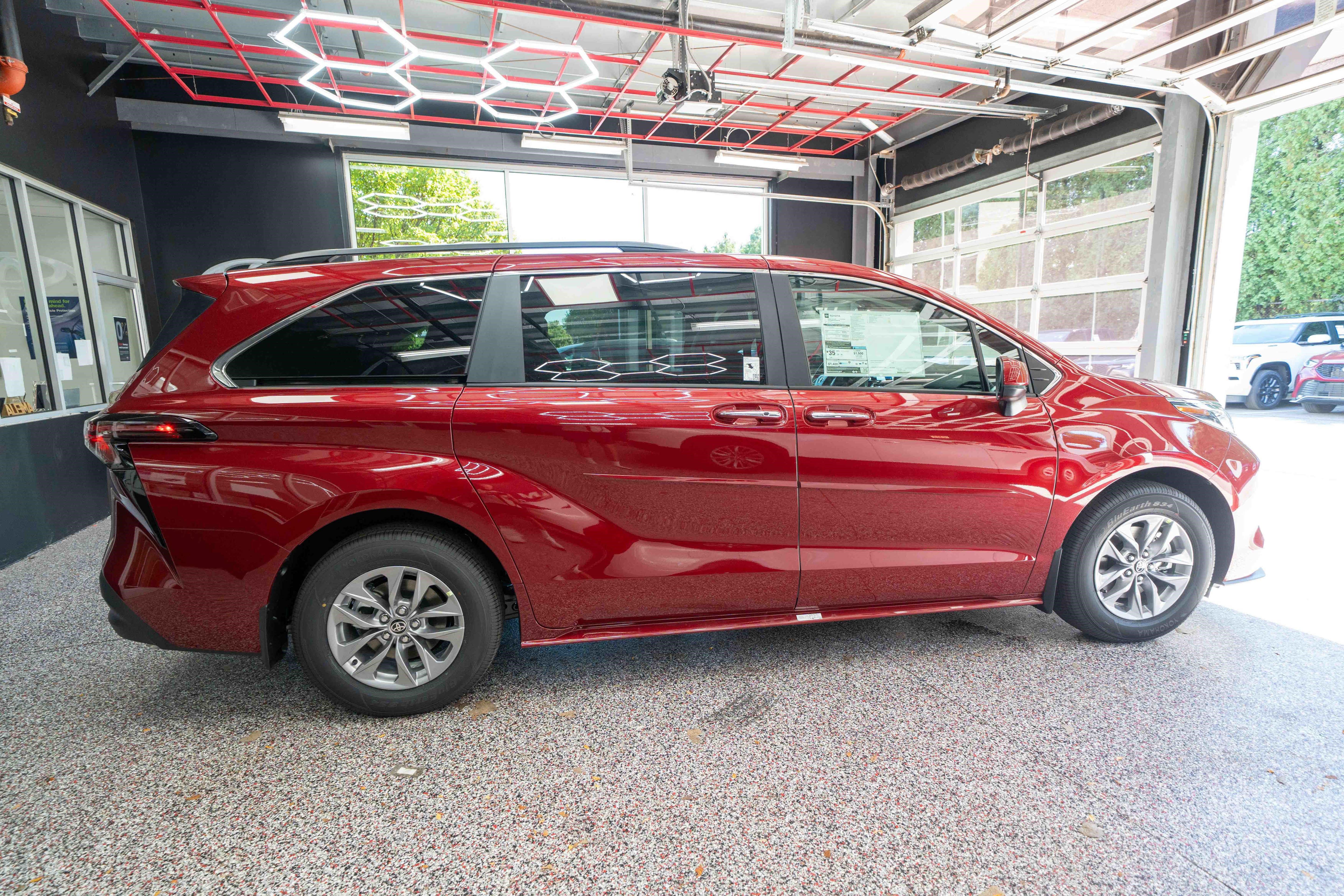 New 2026 Toyota Sienna XLE AWD/4WD image 4