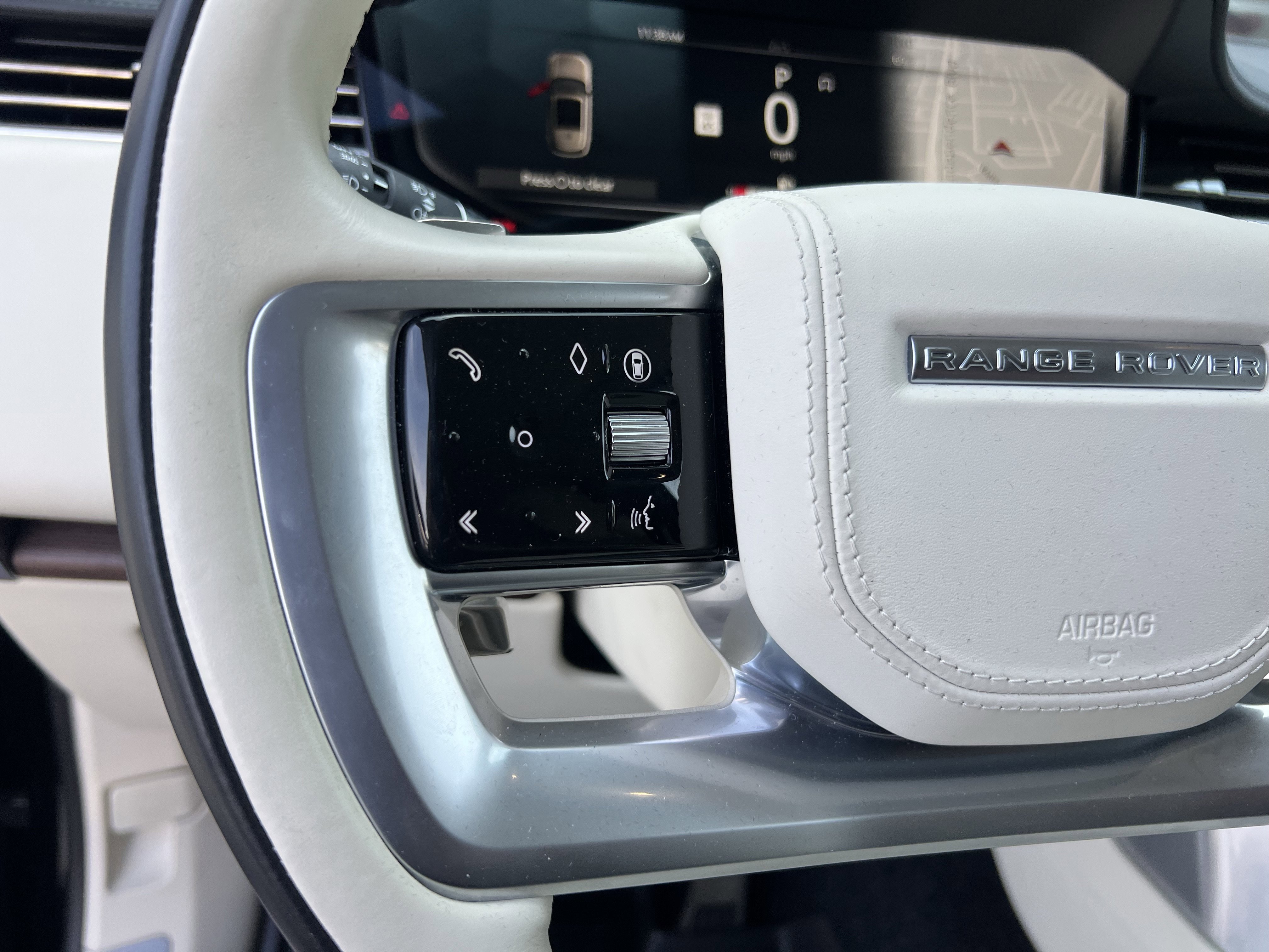 Certified 2025 Land Rover Range Rover Long Wheelbase SE image 19