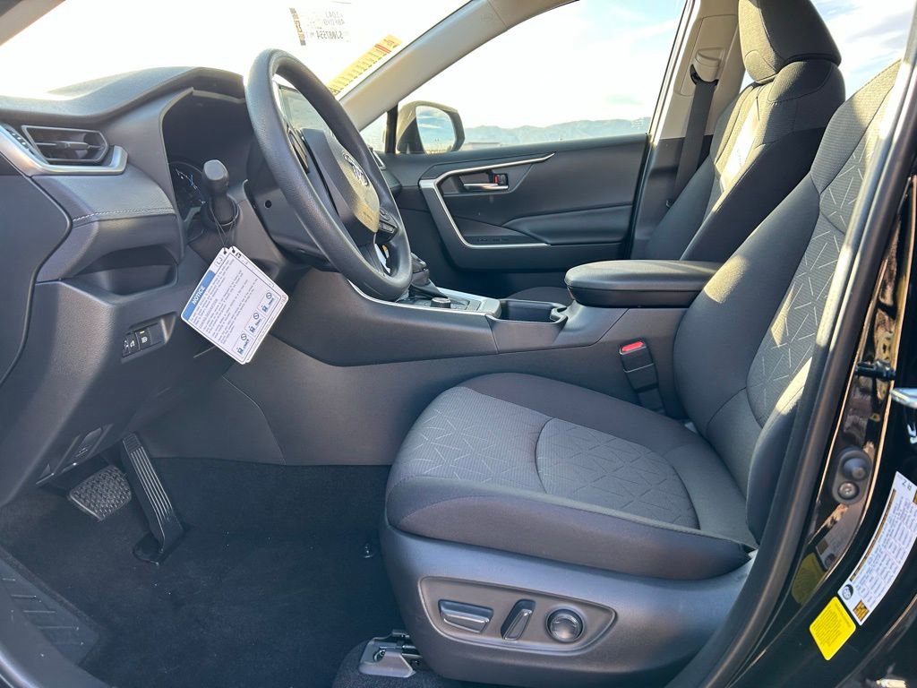 Used 2025 Toyota RAV4 XLE image 18