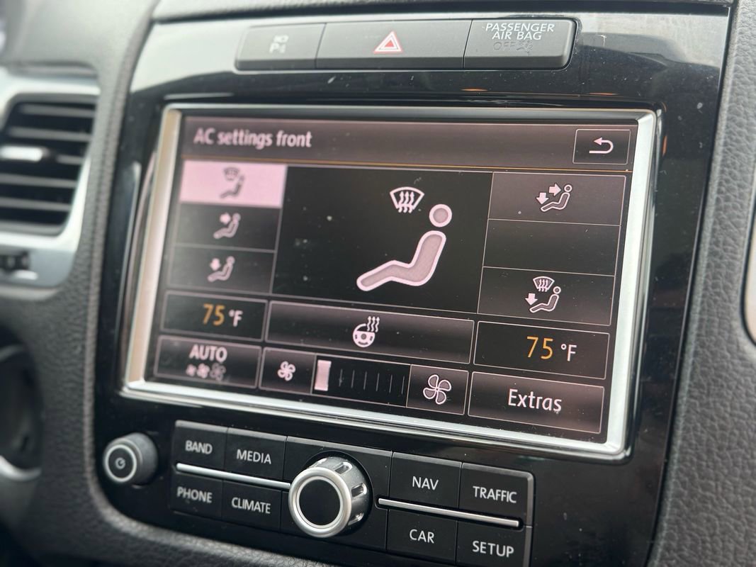 Used 2013 Volkswagen Touareg Hybrid image 23