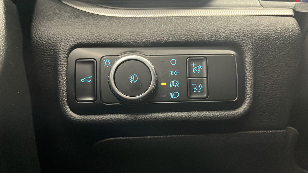 Used 2023 Ford Explorer XLT w/ Equipment Group 202A AWD/4WD image 33