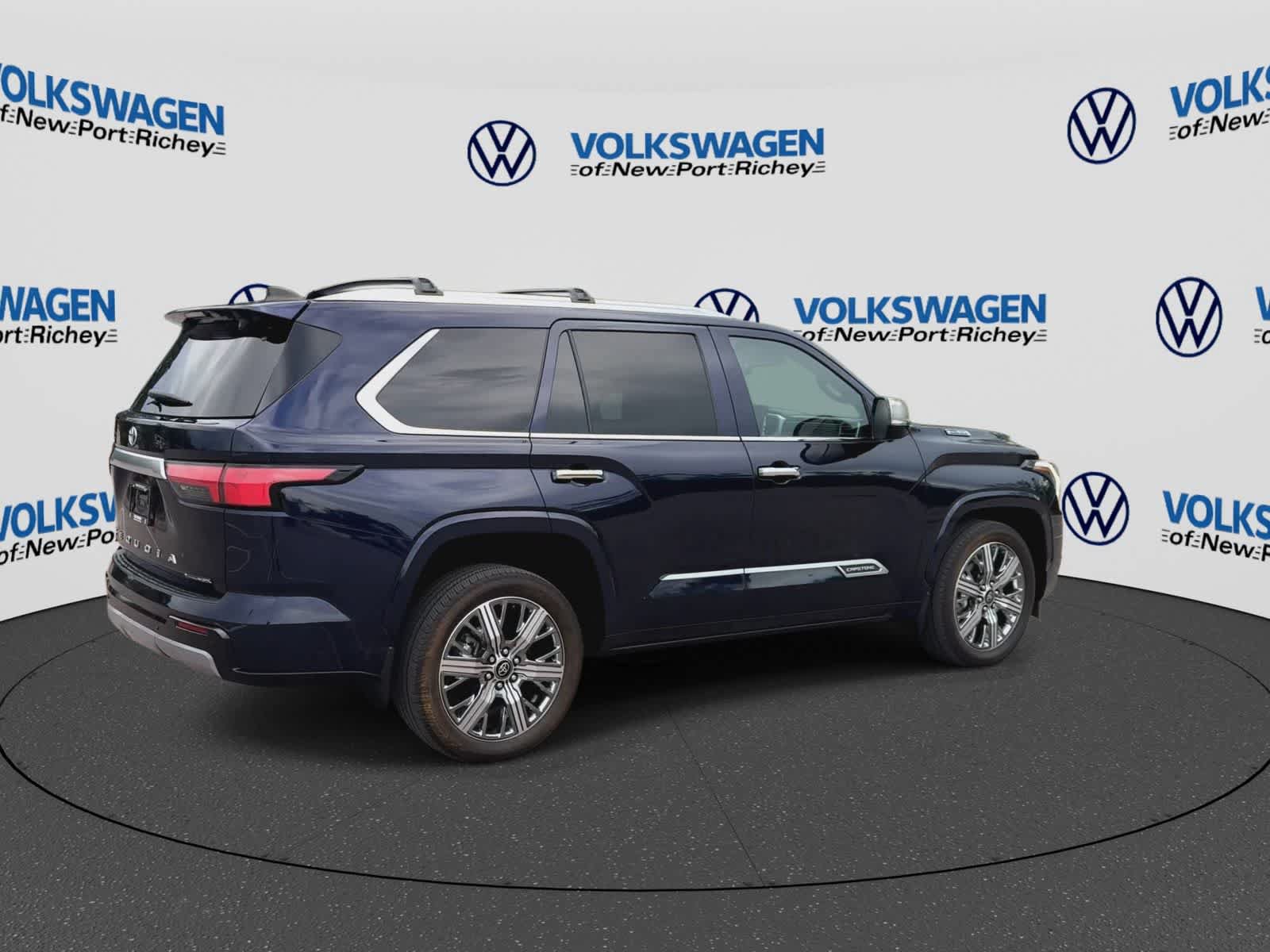 Used 2025 Toyota Sequoia Capstone AWD/4WD image 8