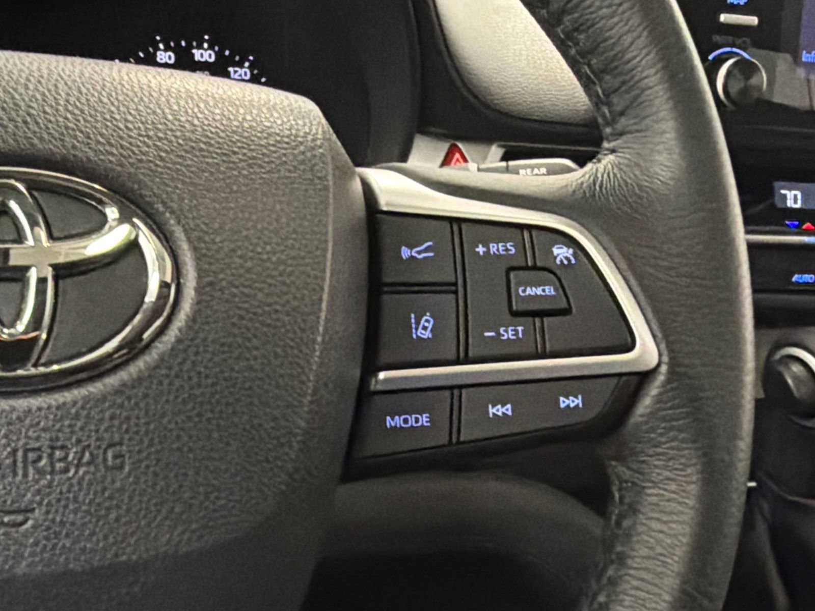 Used 2023 Toyota Sienna XLE FWD image 23