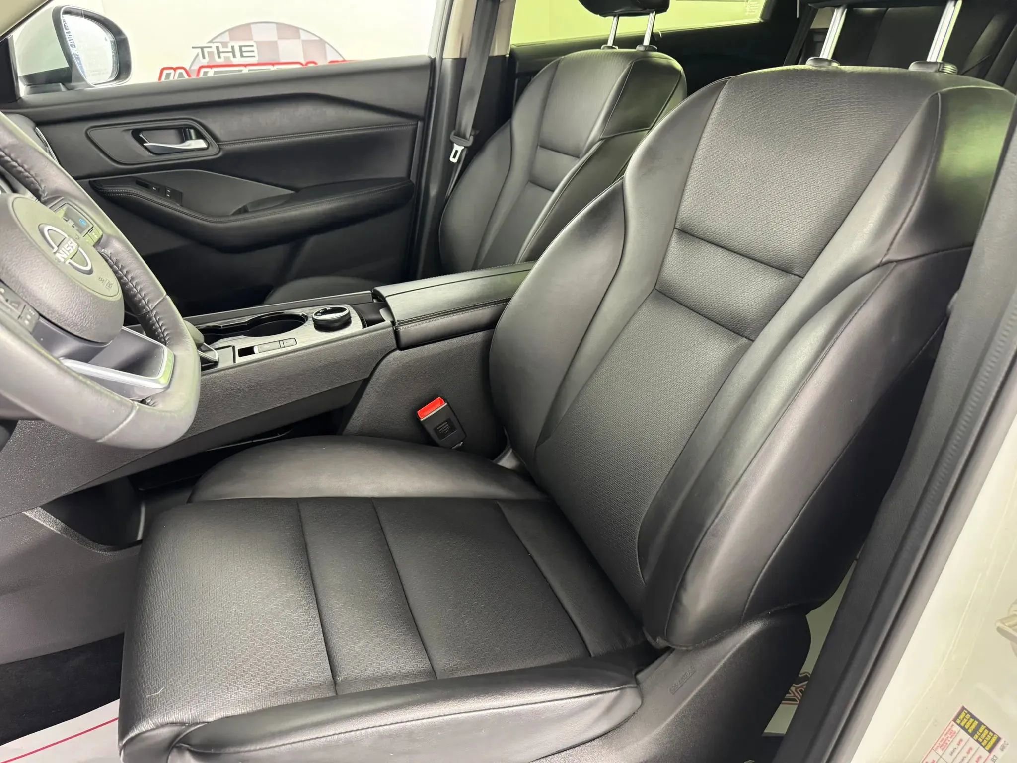 Used 2024 Nissan Rogue SV w/ SV Premium Package AWD/4WD image 35