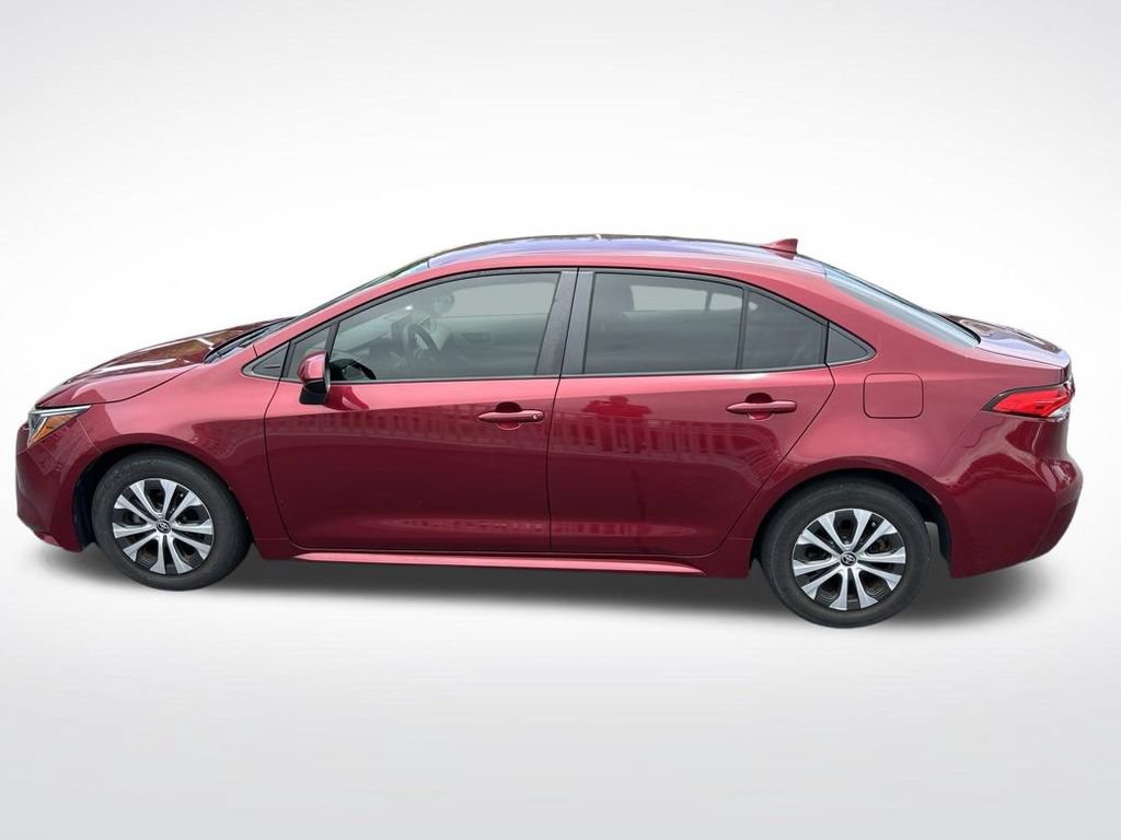 Used 2022 Toyota Corolla LE FWD image 2