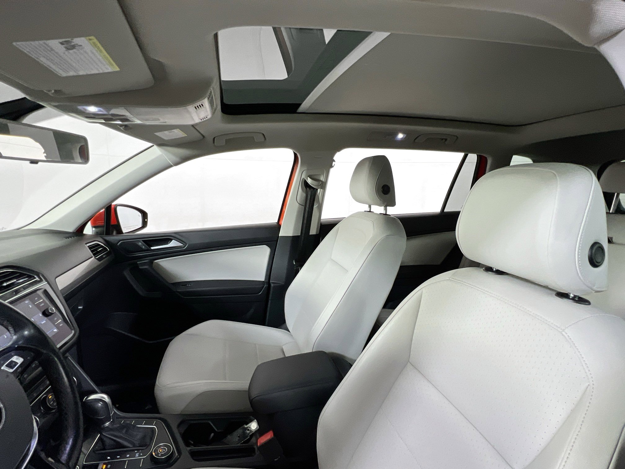 Used 2019 Volkswagen Tiguan SE w/ Panoramic Sunroof Package AWD/4WD image 21