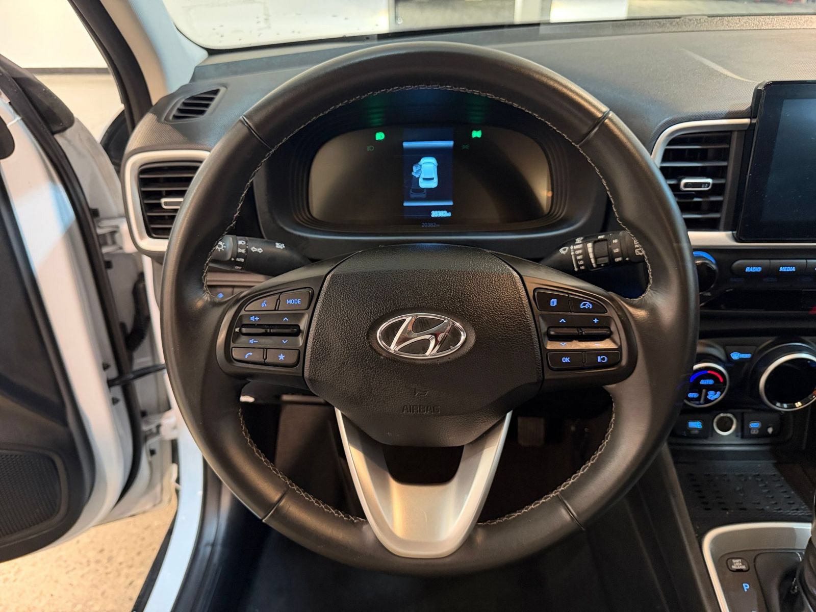 Used 2026 Hyundai Venue SEL FWD image 22