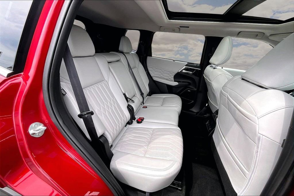 Used 2025 Mitsubishi Outlander SEL FWD image 25
