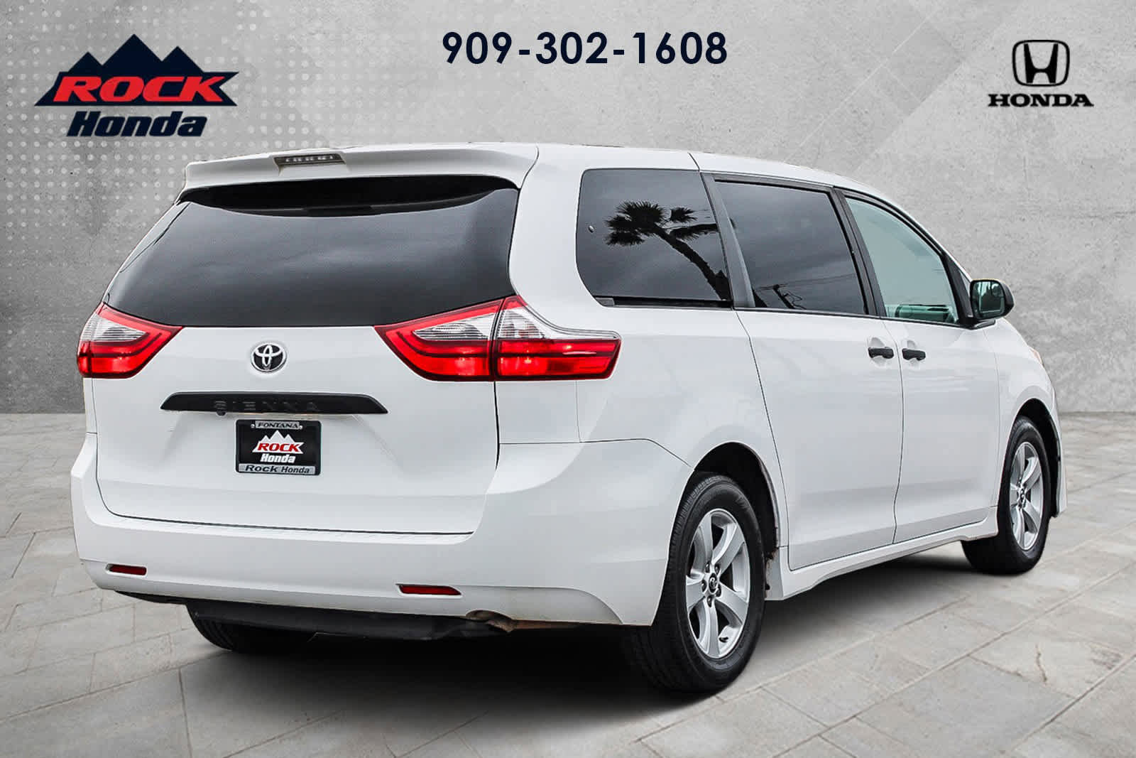 Used 2020 Toyota Sienna L image 4