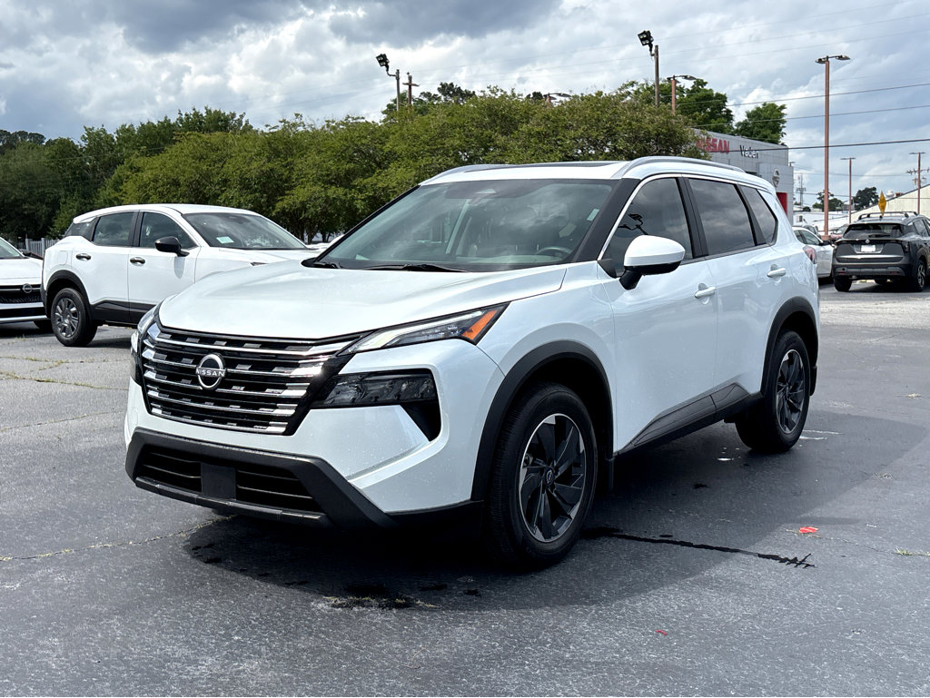 Used 2024 Nissan Rogue SV w/ SV Premium Package FWD image 3