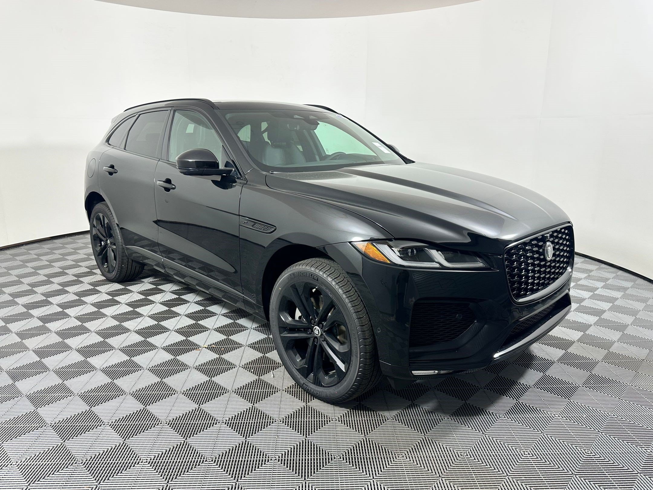 Used 2026 Jaguar F-PACE R-Dynamic S AWD/4WD image 6