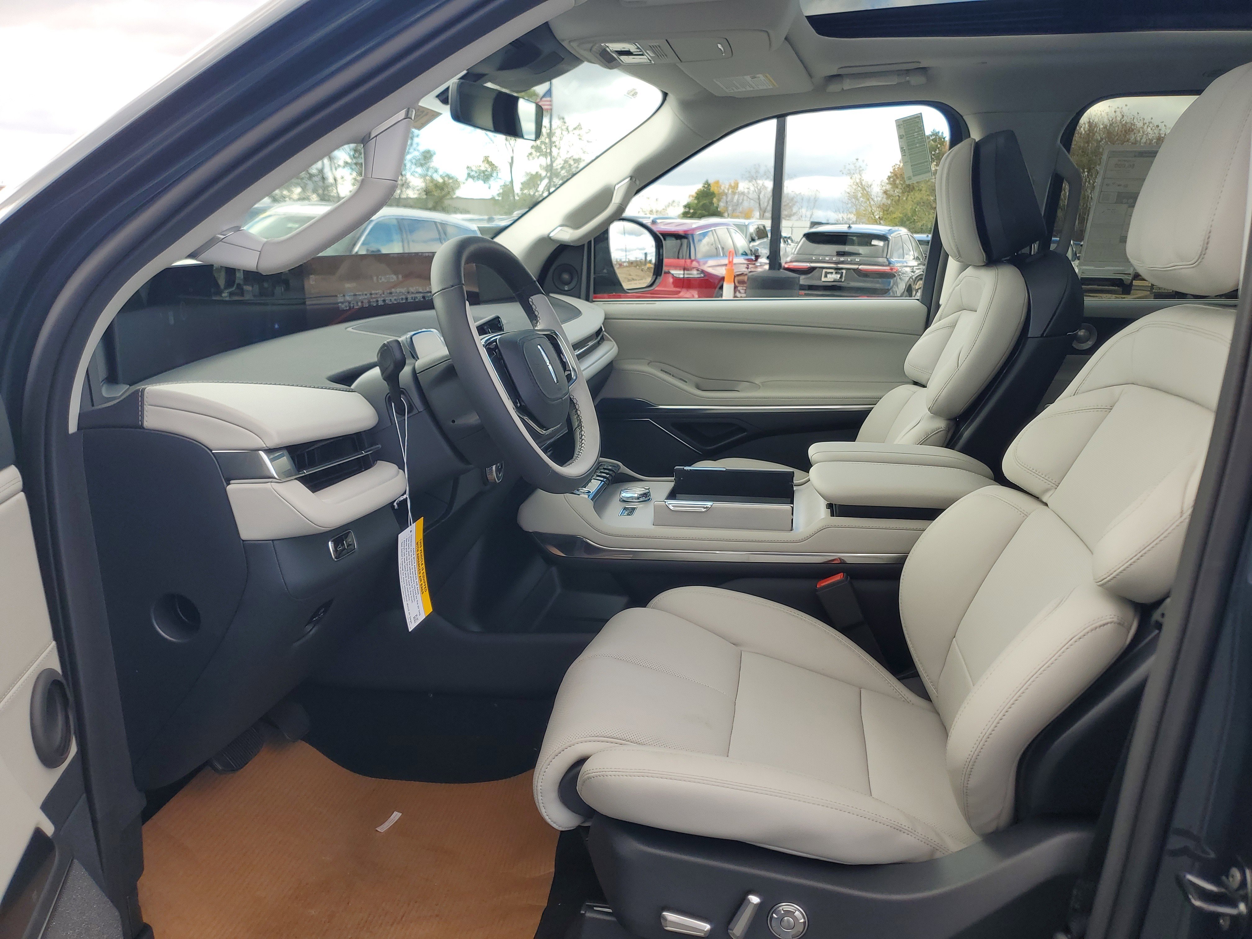 New 2025 Lincoln Navigator Reserve image 12