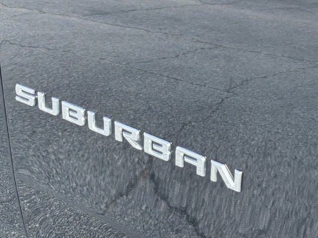 Used 2025 Chevrolet Suburban LT RWD image 9