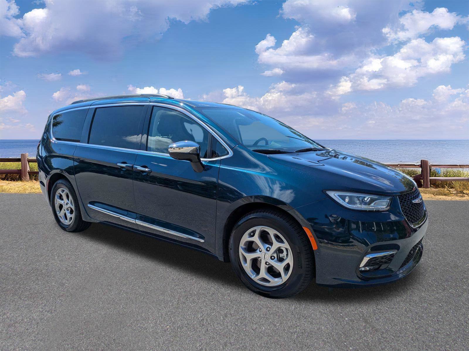 Certified 2023 Chrysler Pacifica Limited FWD image 10