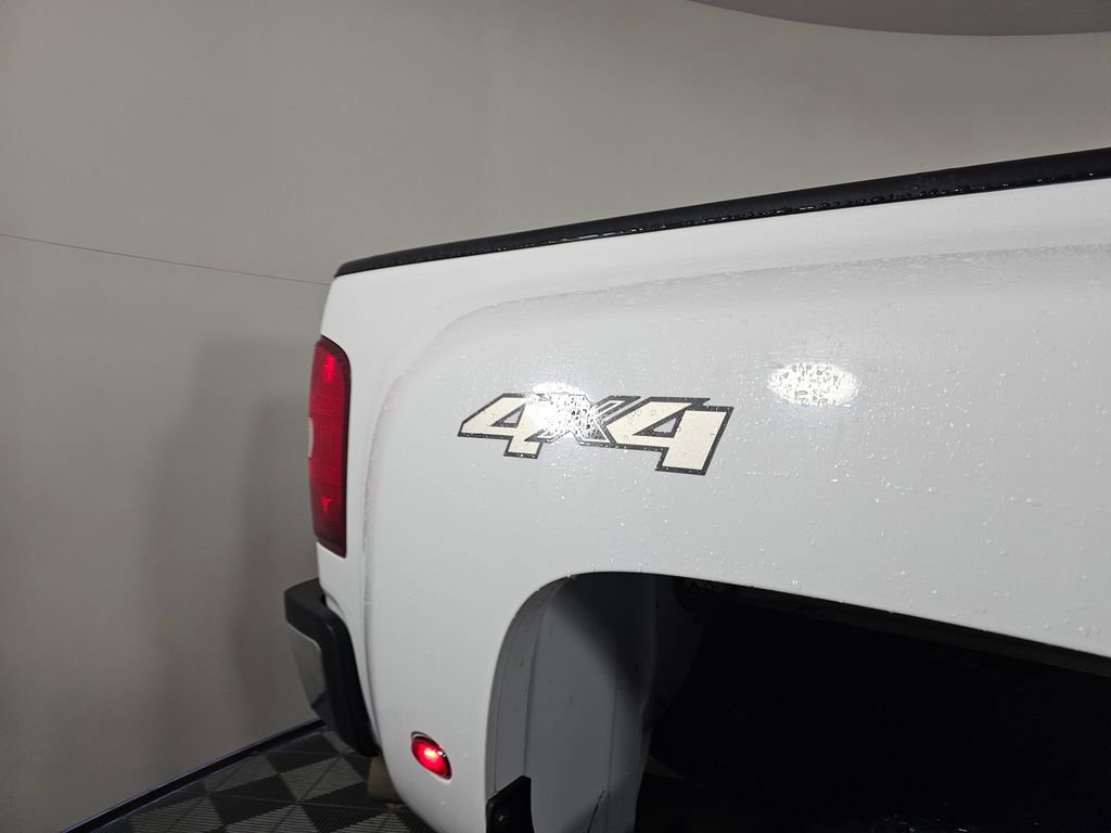 Used 2011 GMC Sierra 3500 SLT w/ SLT Convenience Package image 16