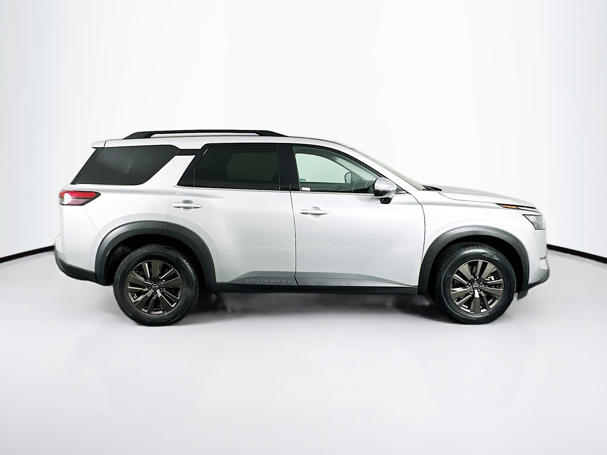 Used 2024 Nissan Pathfinder SV image 10