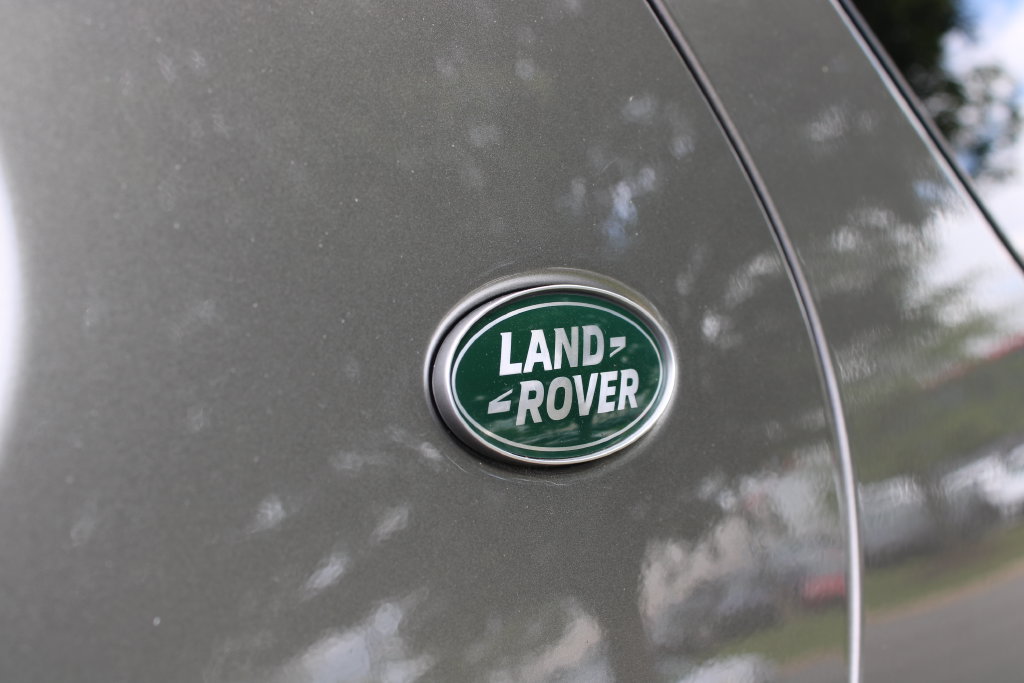 Certified 2025 Land Rover Discovery S AWD/4WD image 25