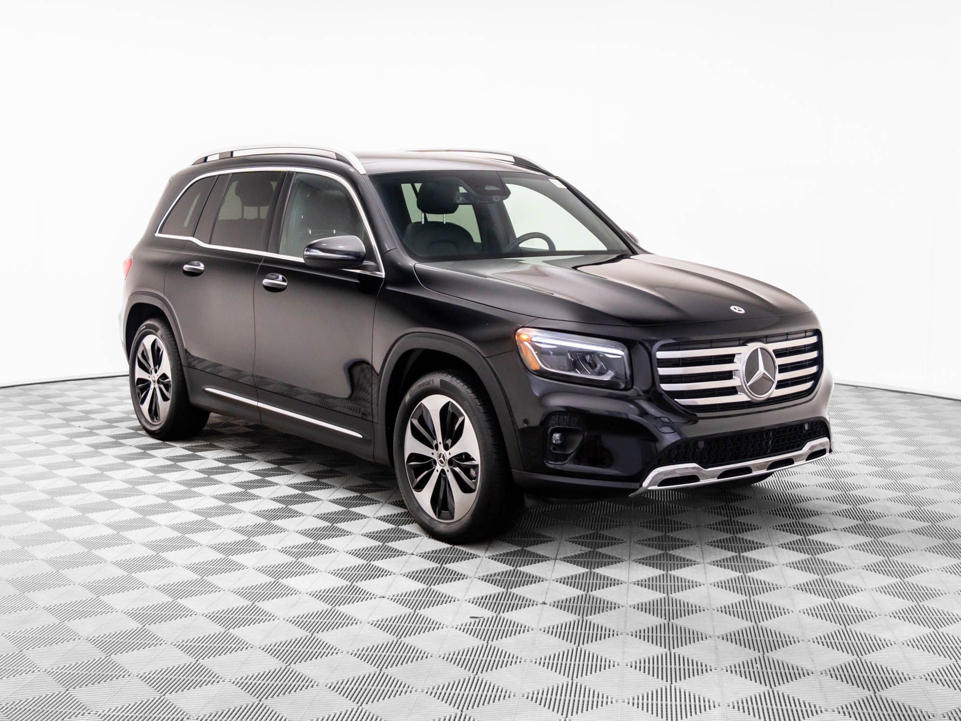 Certified 2024 Mercedes-Benz GLB 250 4MATIC w/ Exclusive Package image 9