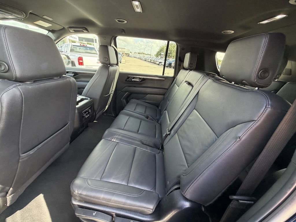 Certified 2025 Chevrolet Suburban LT AWD/4WD image 16
