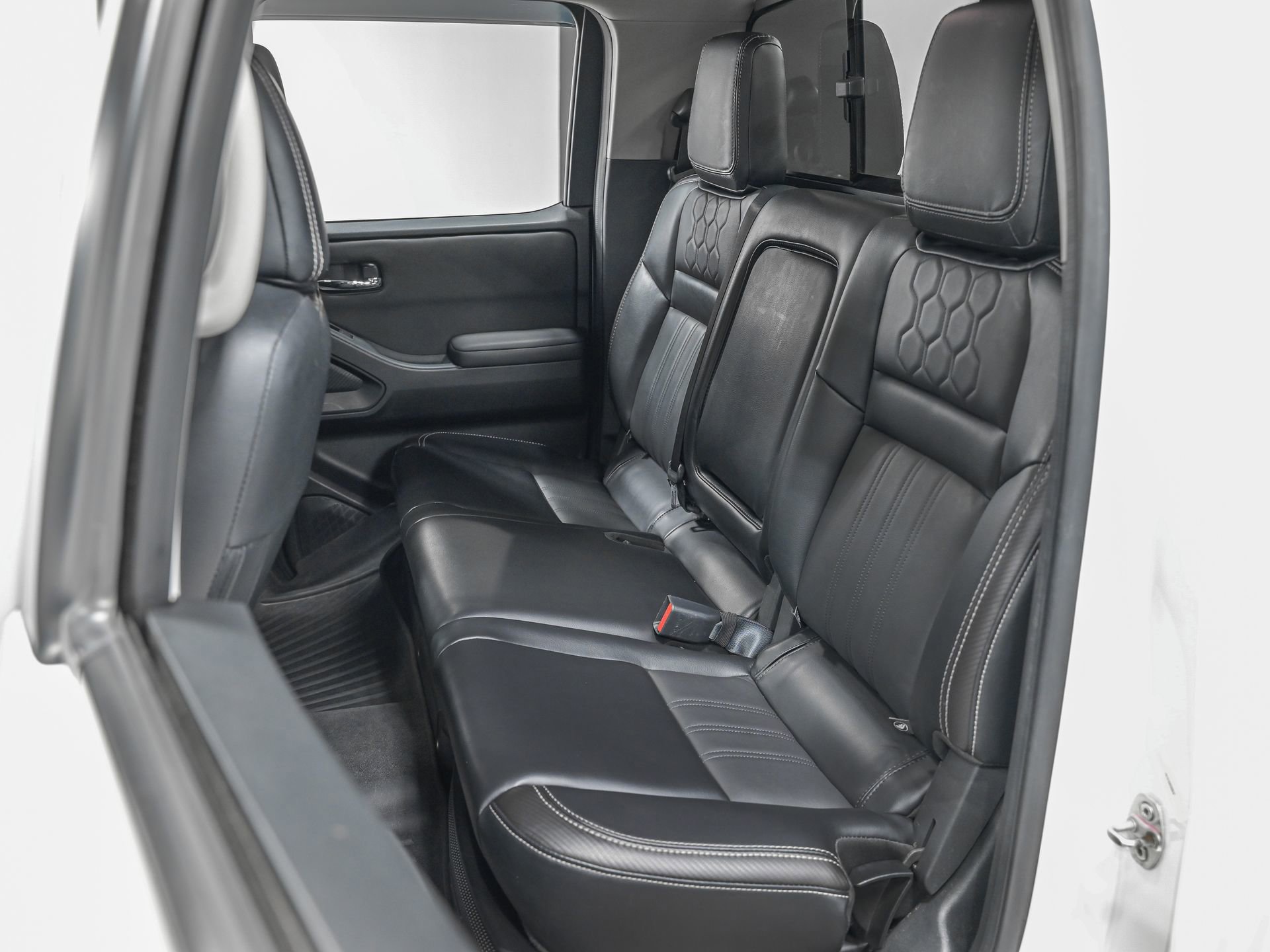 Used 2024 Nissan Frontier SL w/ Technology Package image 28