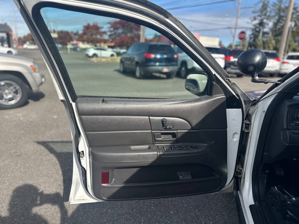 Used 2004 Ford Crown Victoria Police Interceptor RWD image 10