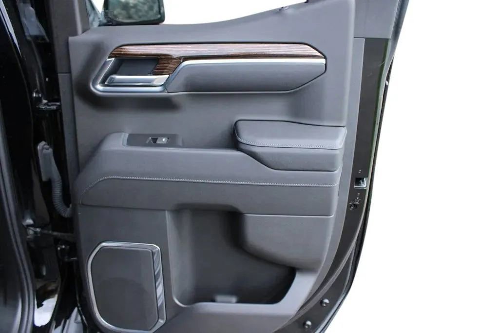 New 2025 GMC Sierra 1500 Elevation image 23