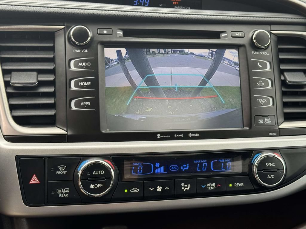 Used 2019 Toyota Highlander XLE AWD/4WD image 28