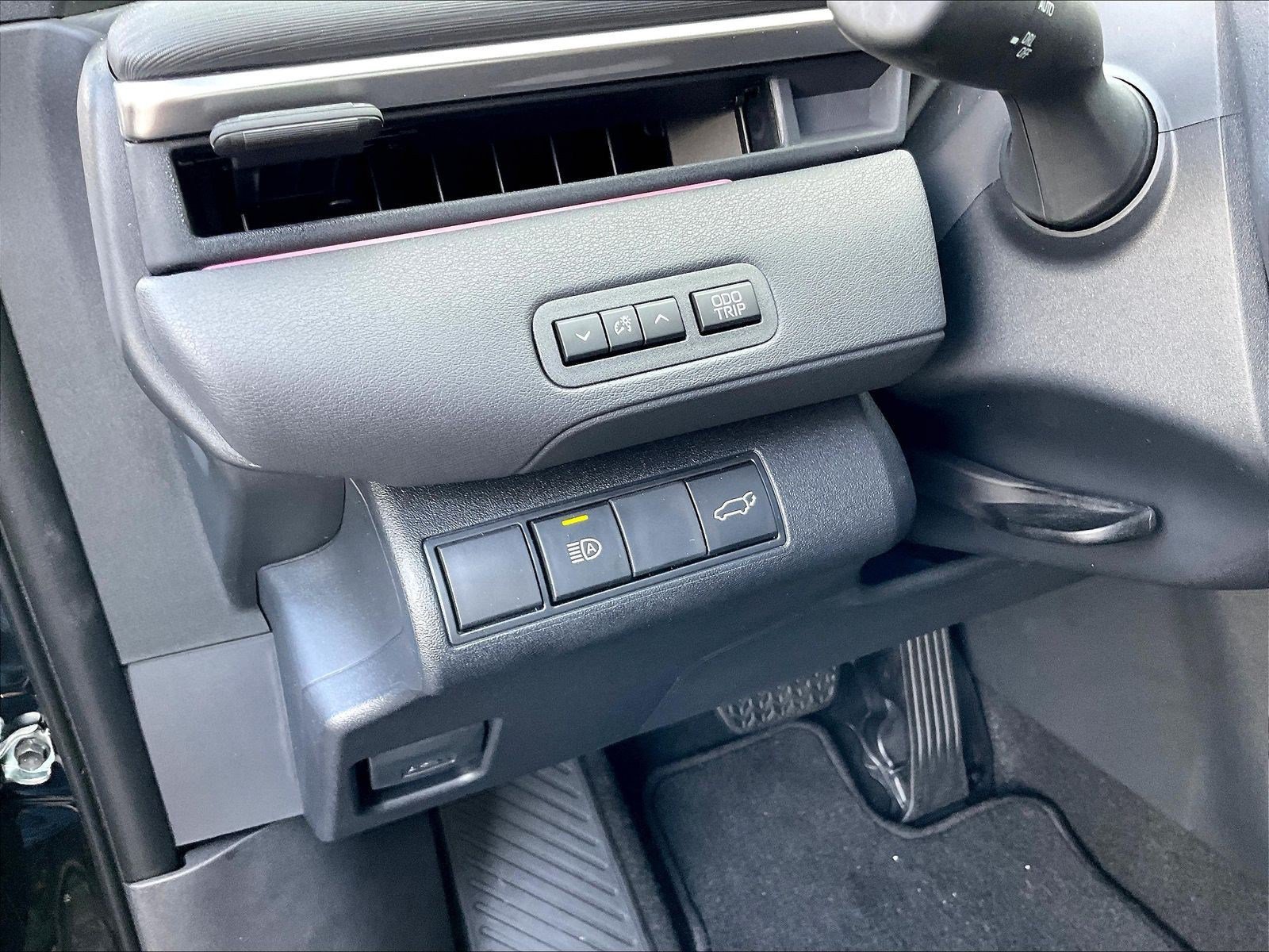 New 2026 Toyota C-HR AWD/4WD image 23